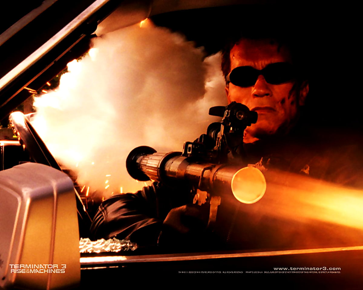 Homme portant des lunettes de soleil (scène du film "Terminator") : gratuit HD images d'arrière-plan