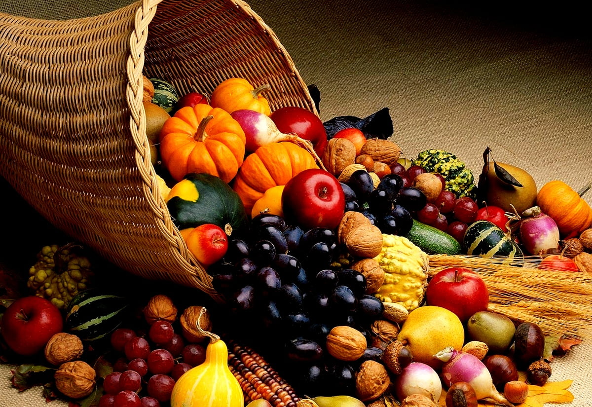 Bouquet de fruits sur table - photo pour fond d'écran 1600x1100