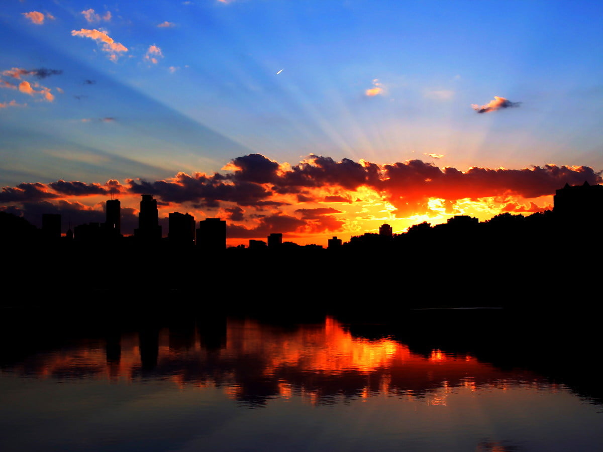 Fond d'écran : coucher de soleil sur le lac 1600x1200