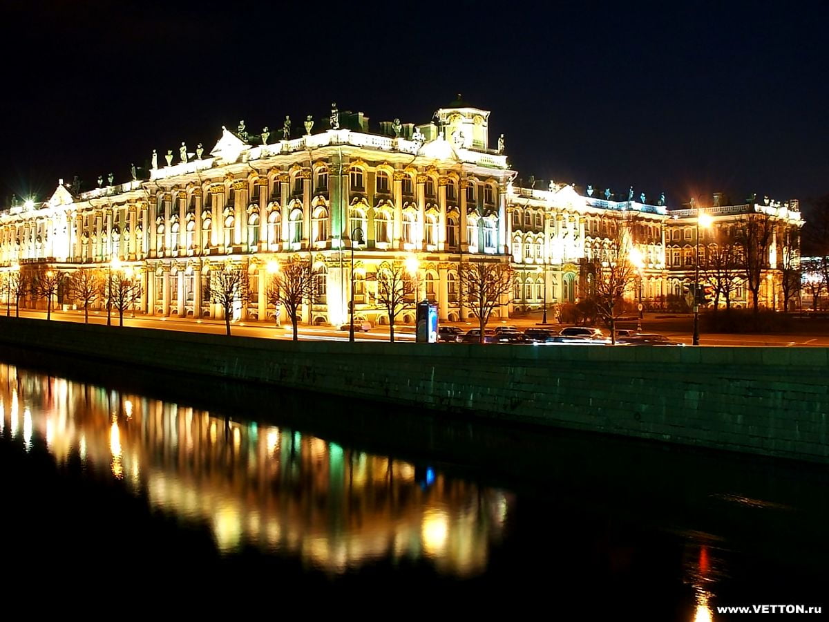 Image pour fond d'écran — palais, nuit, ville, architecture, réflexion (Musée de l'Ermitage, Saint-Pétersbourg, Russie)