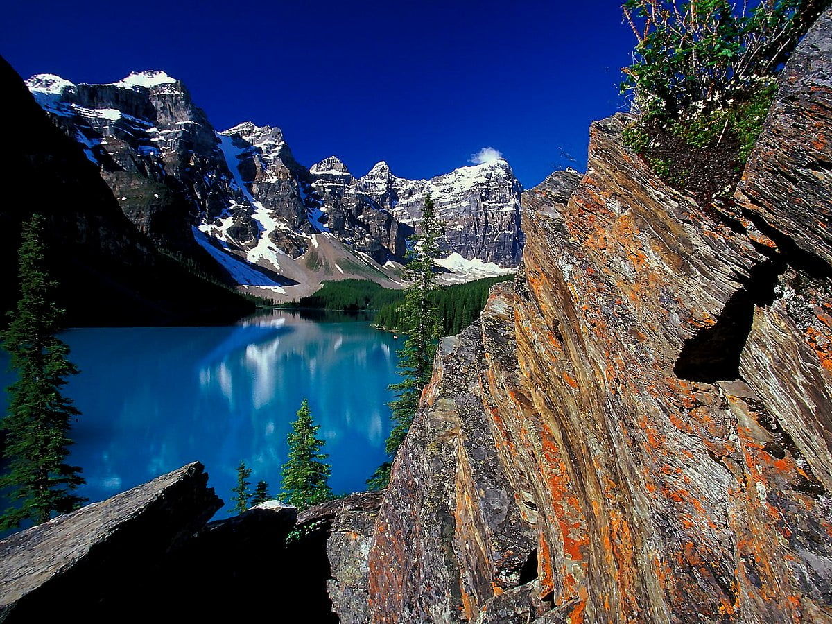 1600x1200 background — rock mountain (Banff National Park, Alberta, Canada)