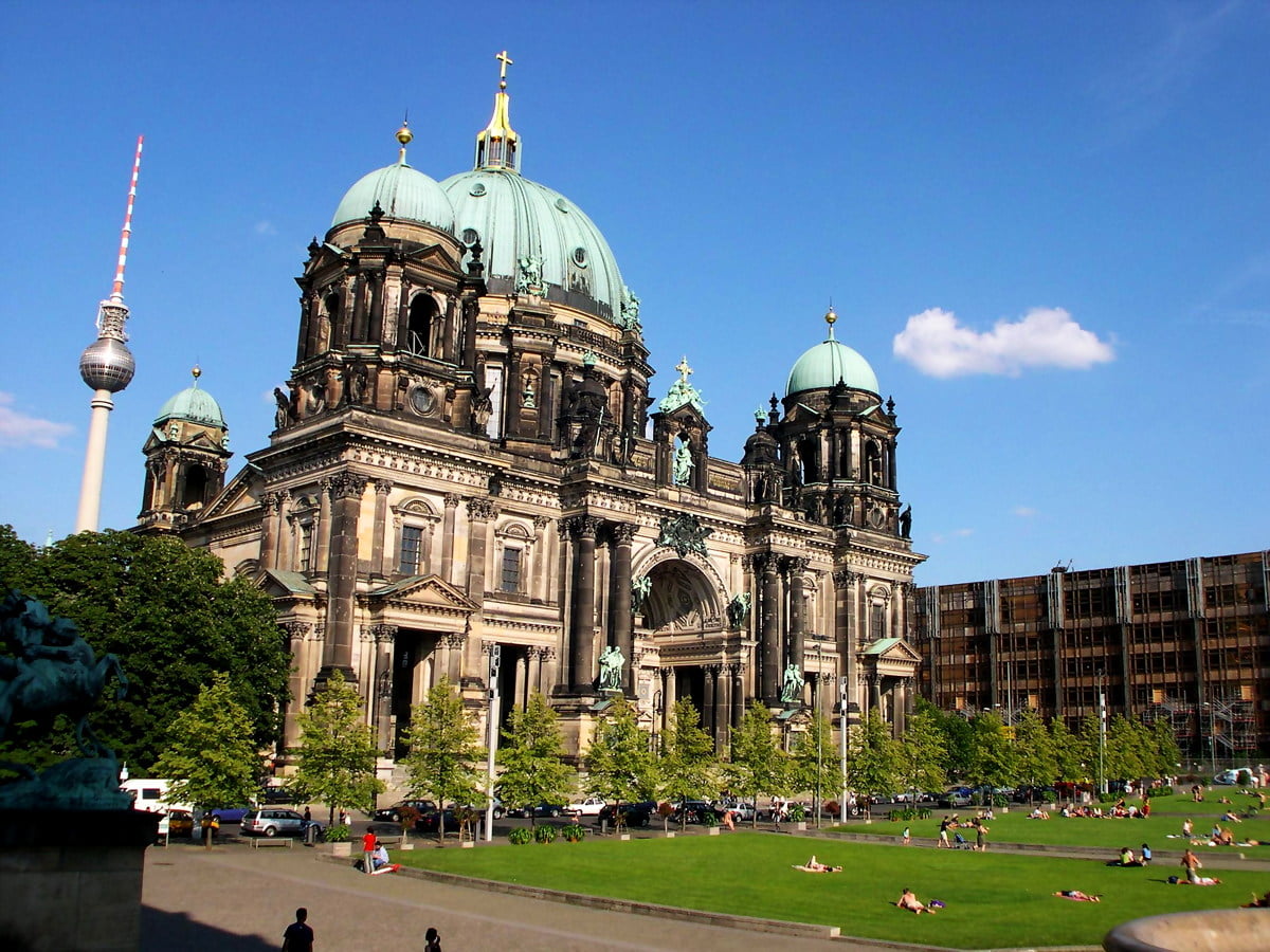 Grand bâtiment et cathédrale de Berlin (Lustgarten, Berlin, Allemagne) : fond d'écran