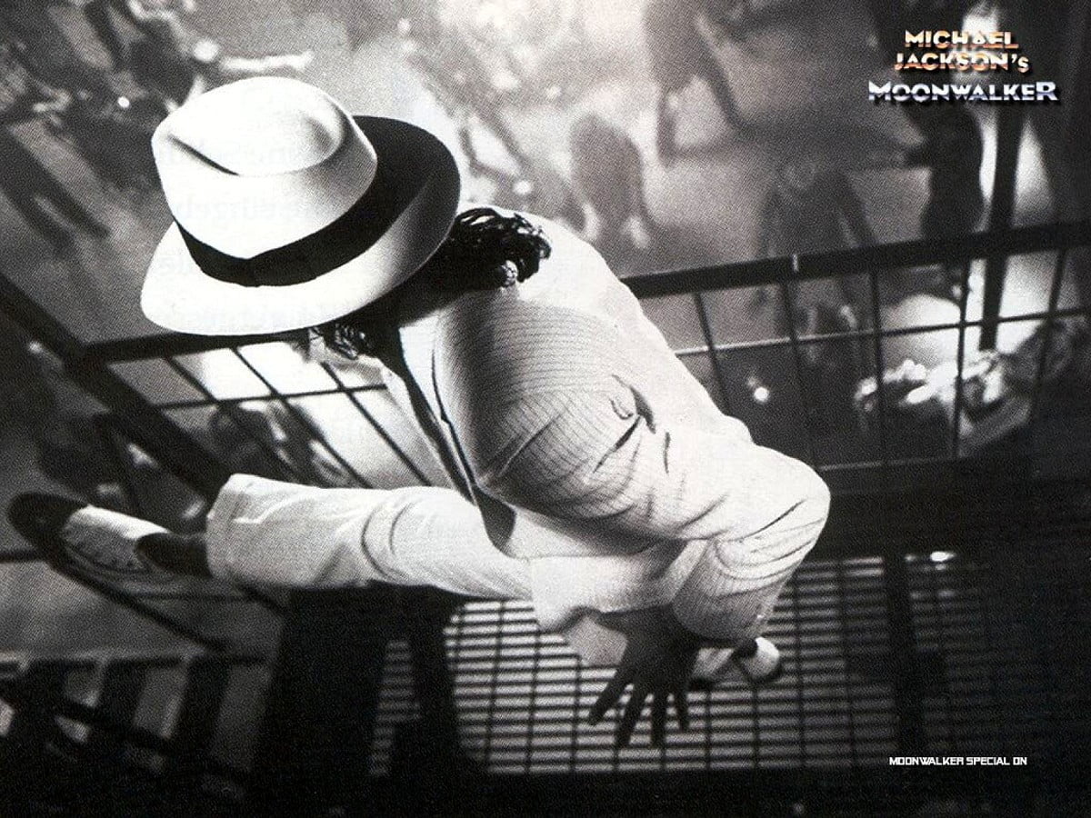 Michael Jackson on table / free background (1600x1200)