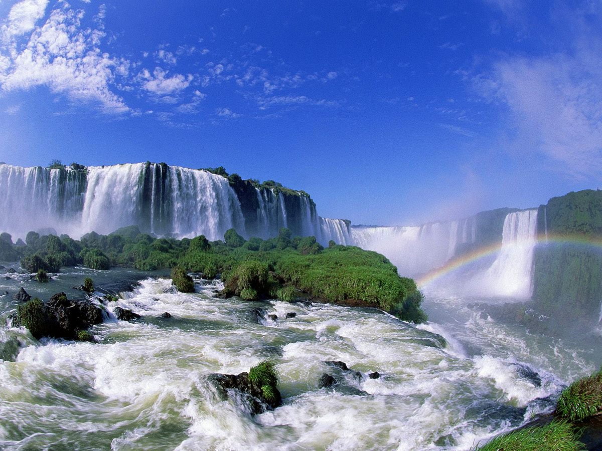 Fond d'écran - grande cascade sur la rivière et les chutes d'Iguazu (Parc national de l'Iguaçu, Argentine)