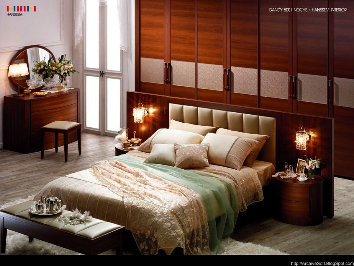 Large bed in room :