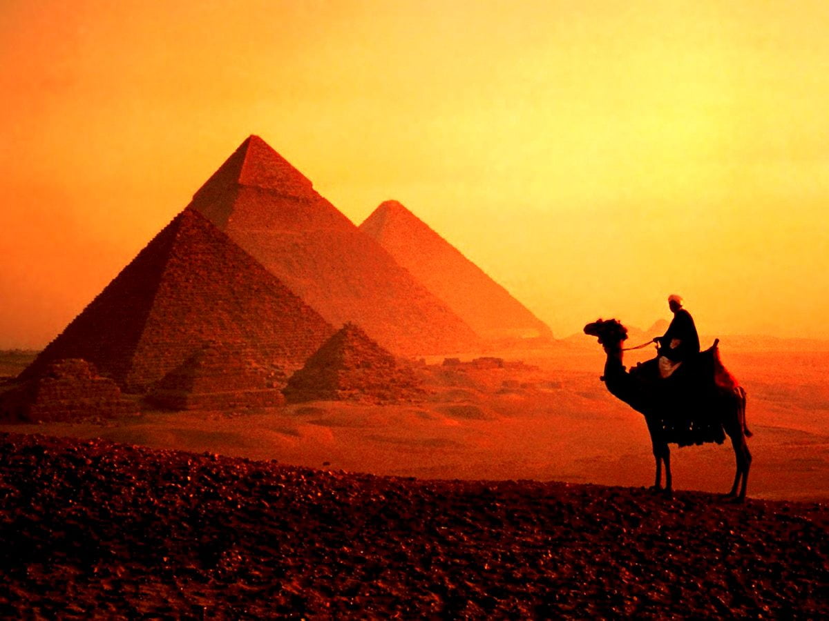 1600x1200 wallpapers - person riding horse in front of sunset (Egypt)