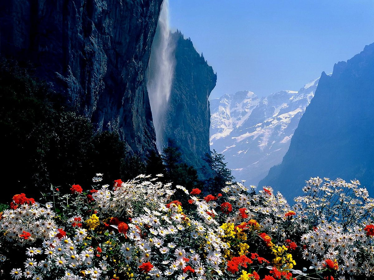 Les gens devant la montagne (Suisse) - photo pour fond d'écran 1600x1200