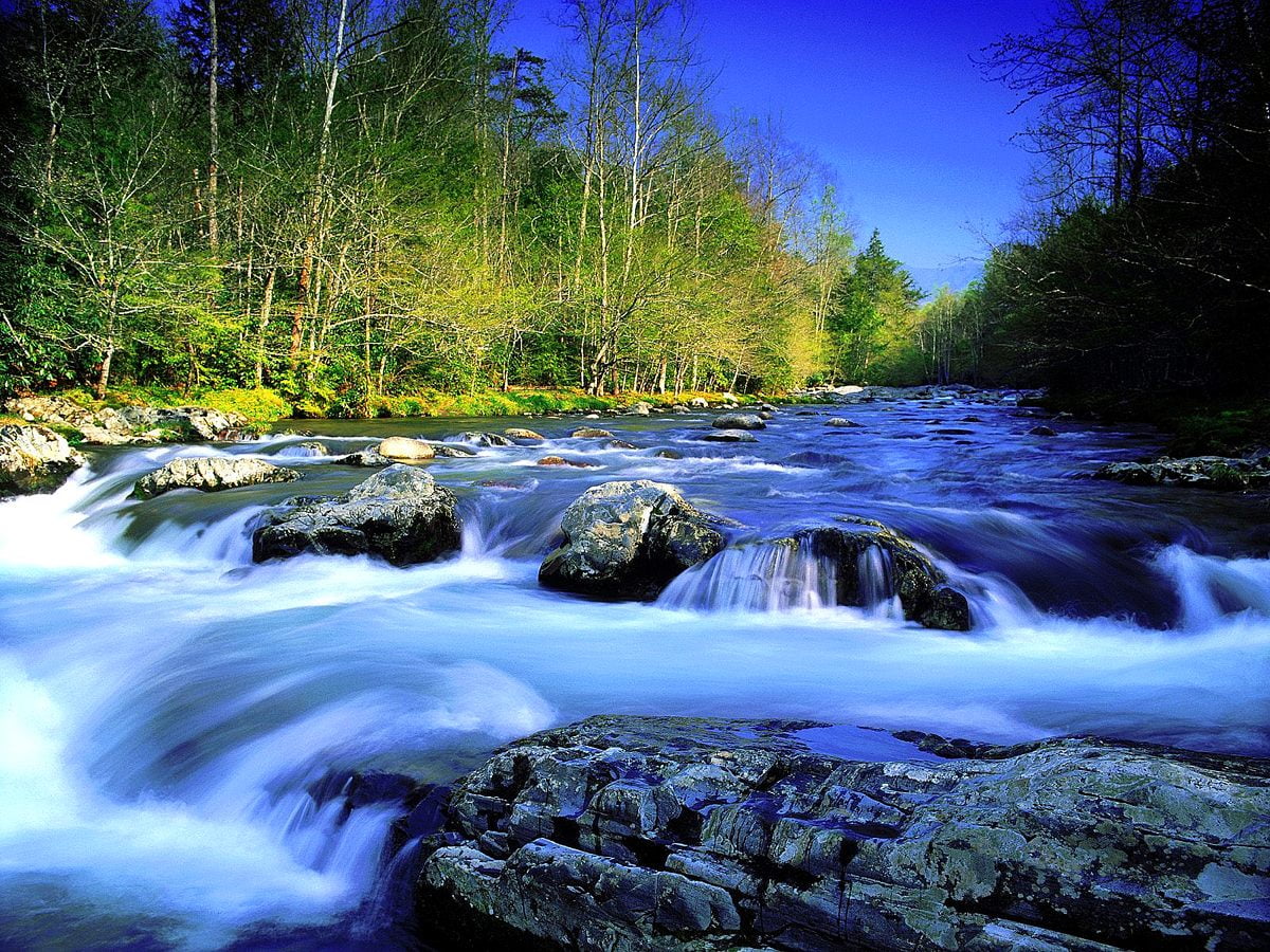 Grande cascade sur la rivière - photo pour fond d'écran 1600x1200