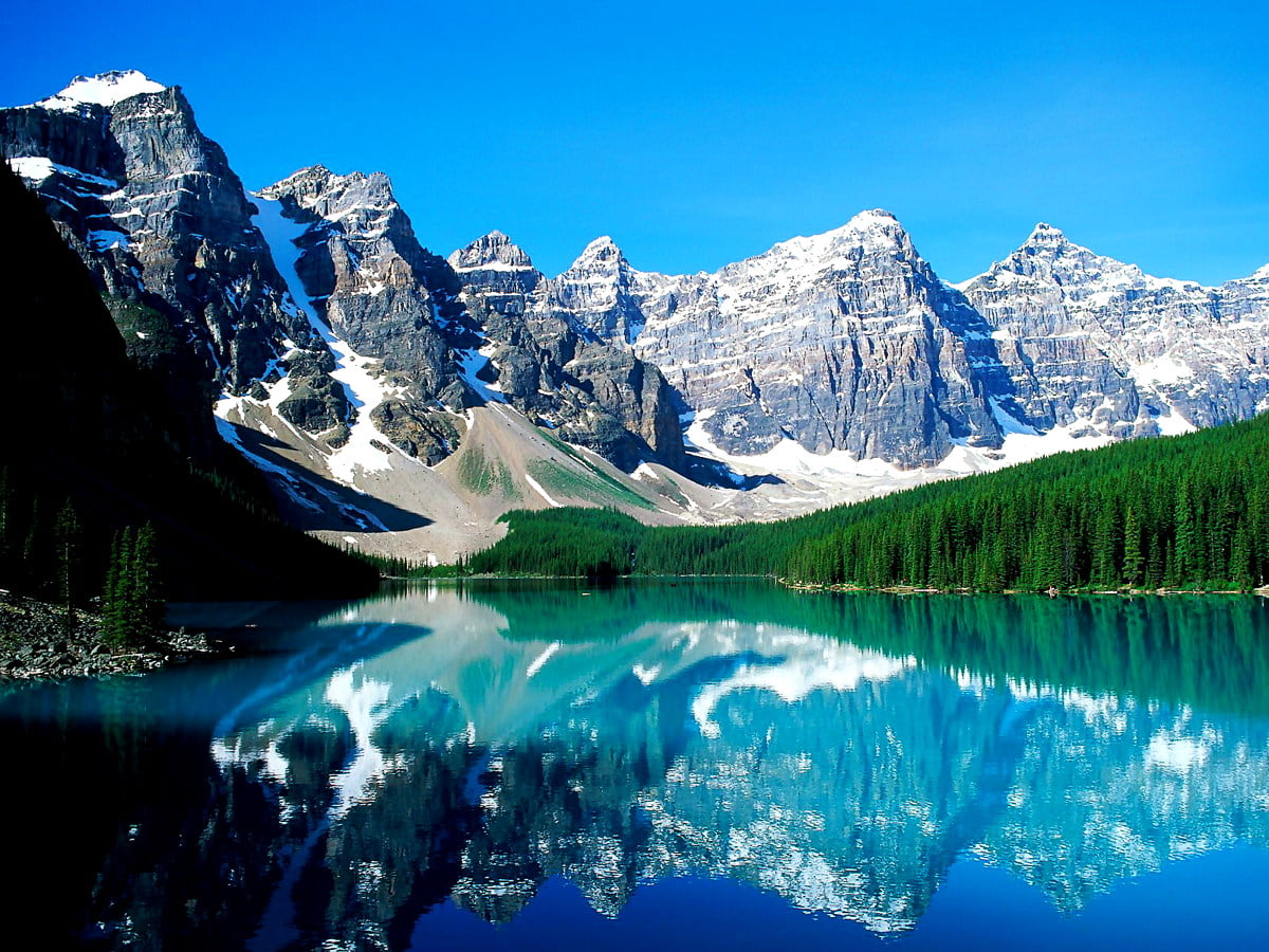 Free background HD — snow covered mountain (Banff National Park, Alberta, Canada)