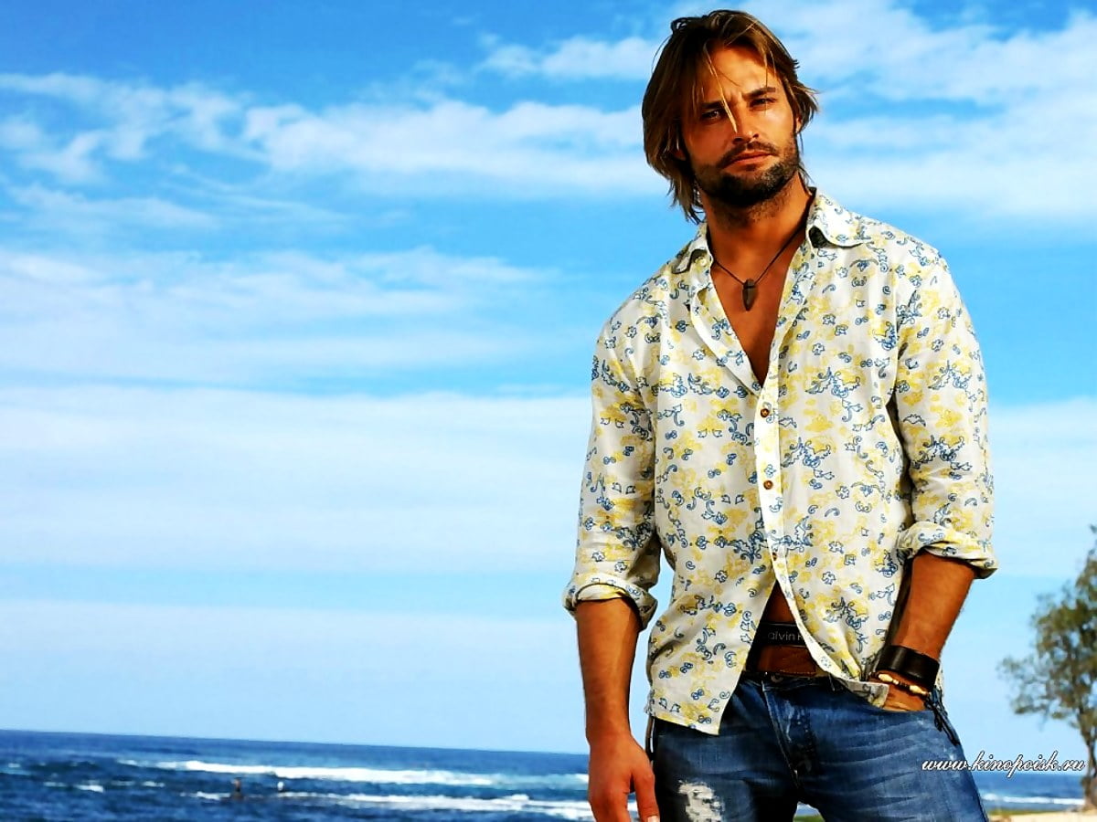 Free wallpaper HD : Josh Holloway standing in front of water (scene from film "Lost")