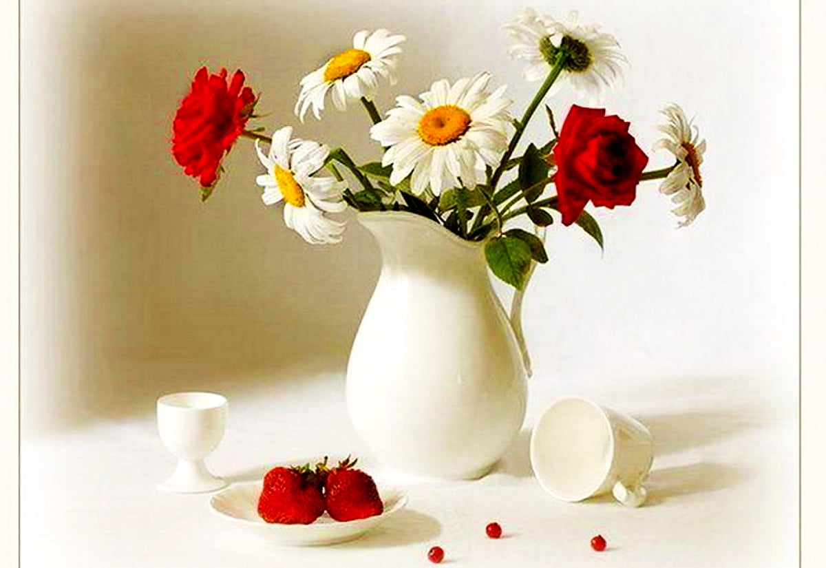 HD fond d'écran / bouquet de fleurs dans un vase sur table