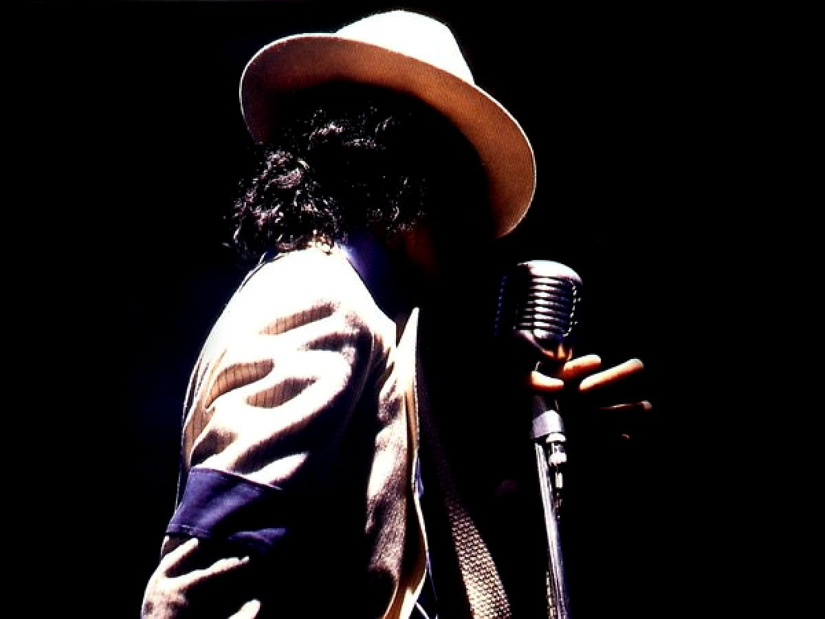 Michael Jackson en costume et cravate / gratuit HD photos d'arrière-plan (1600x1200)