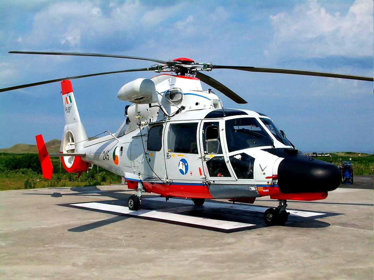 Photo d'arrière-plan - hélicoptères, aviation, route, Bell 412, vol