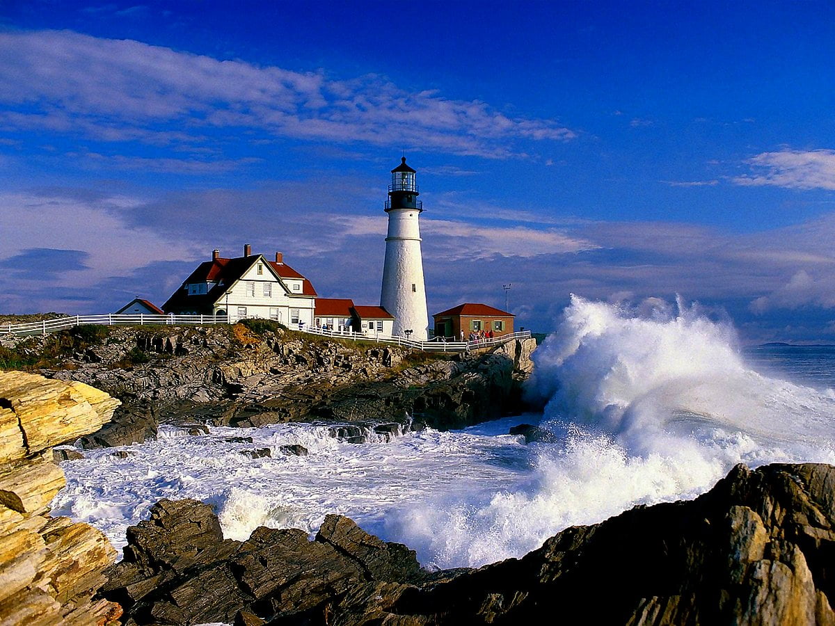 Rocher près de l'océan (Phare de Portland Head, Cape Elizabeth, Maine, États-Unis d'Amérique) / gratuit fond d'écran