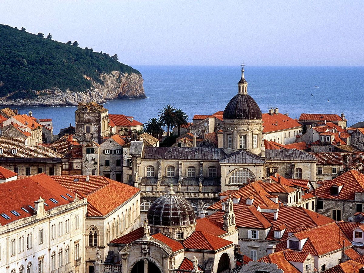 Fonds d'écran / grand bâtiment et montagne (Srđ, Dubrovnik, Croatie) 1600x1200
