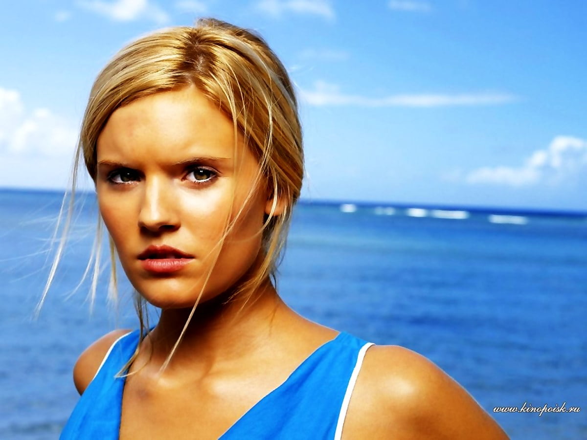 Maggie Grace debout à côté de la plage (scène du film "Lost : Les Disparus") - image pour fond d'écran 1024x768
