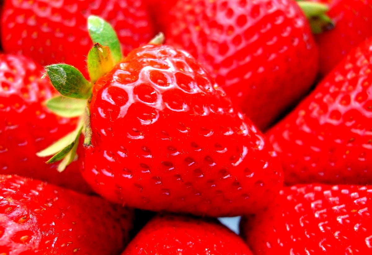 Strawberry, fruits, berries, food, diet food : HD wallpaper (1600x1100)
