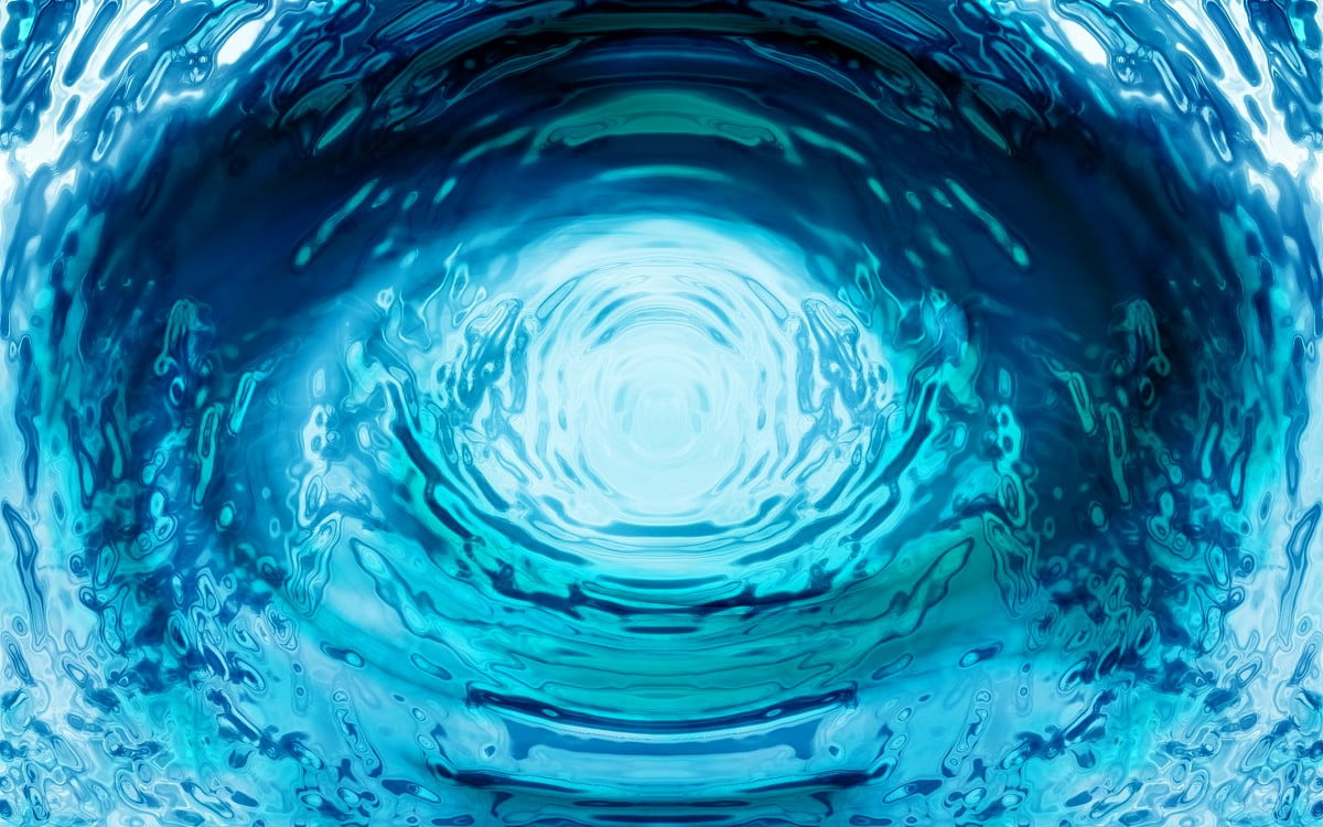 Verre d'eau bleue : fond d'écran