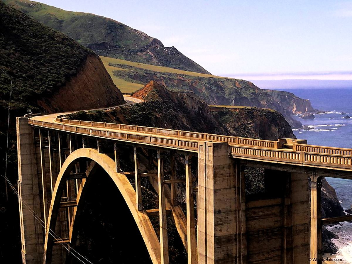 Bixby Creek Bridge and mountain (California, United States of America) — free wallpaper 1024x768