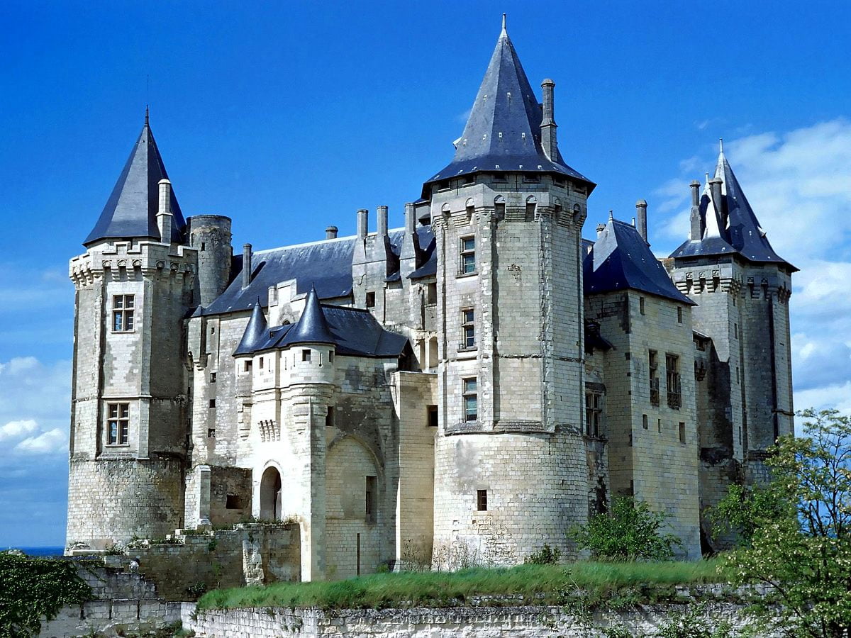 Château sur bâtiment en pierre (Parc Naturel Régional Loire-Anjou-Touraine, Montsoreau, France) - images d'arrière-plan