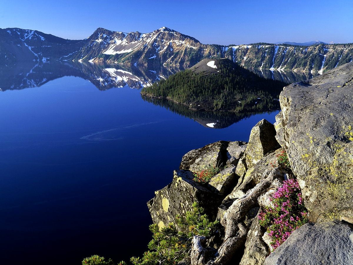Montagne de roche (Parc national de Crater Lake, Oregon, États-Unis d'Amérique) : gratuit HD images d'arrière-plan