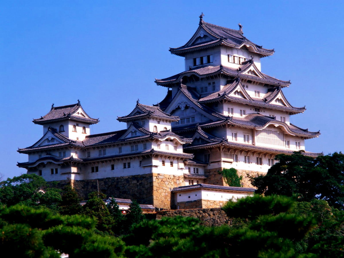 Château et tour de l'horloge avec château de Himeji (Himeji, Japon)