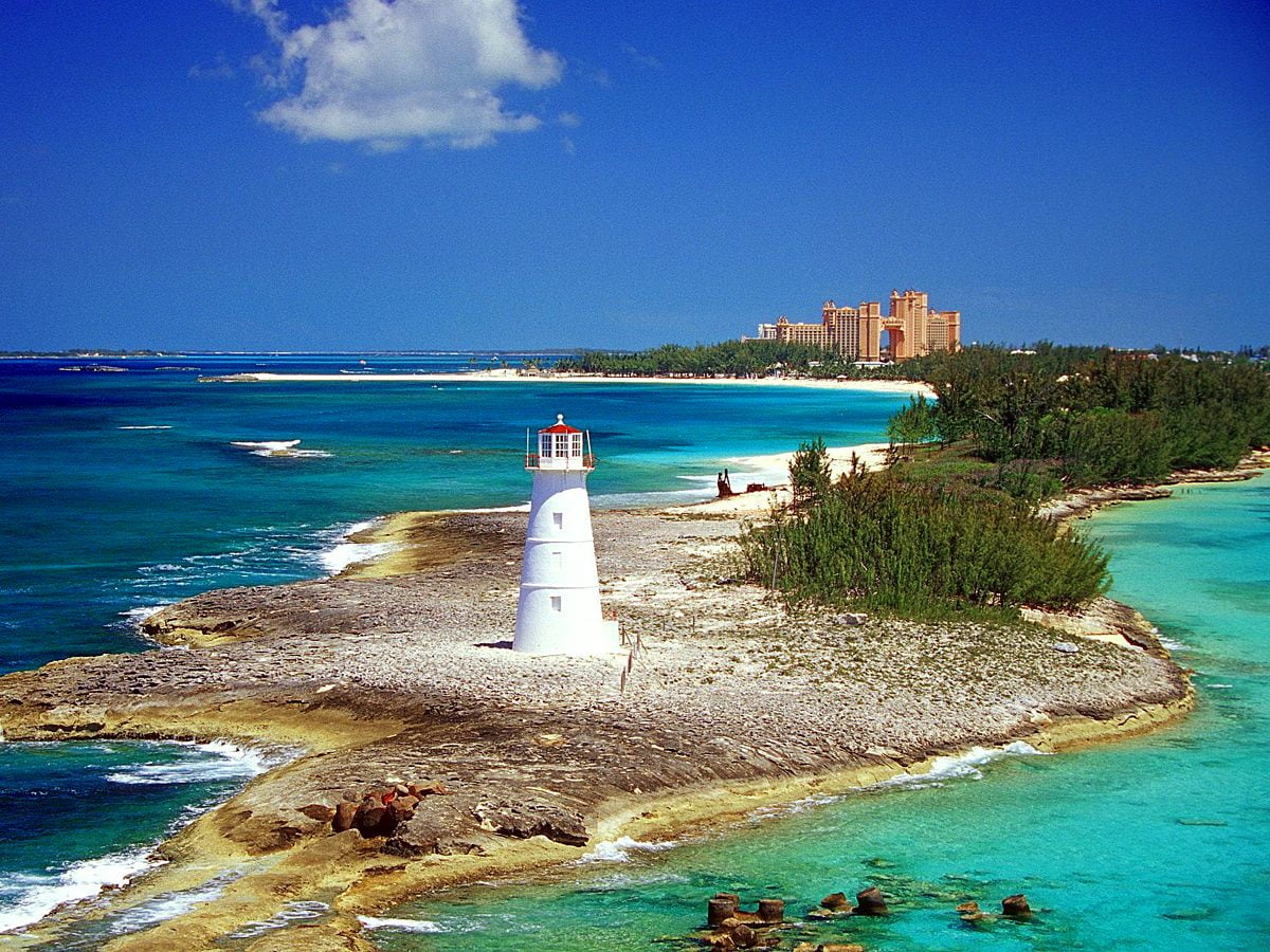 Island in middle of sea (Nassau, New Providence, Bahamas) - wallpapers 1600x1200