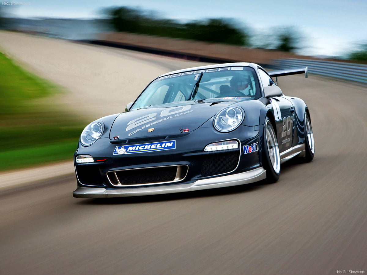 Porsche roulant sur route — photo d'arrière-plan 1600x1200