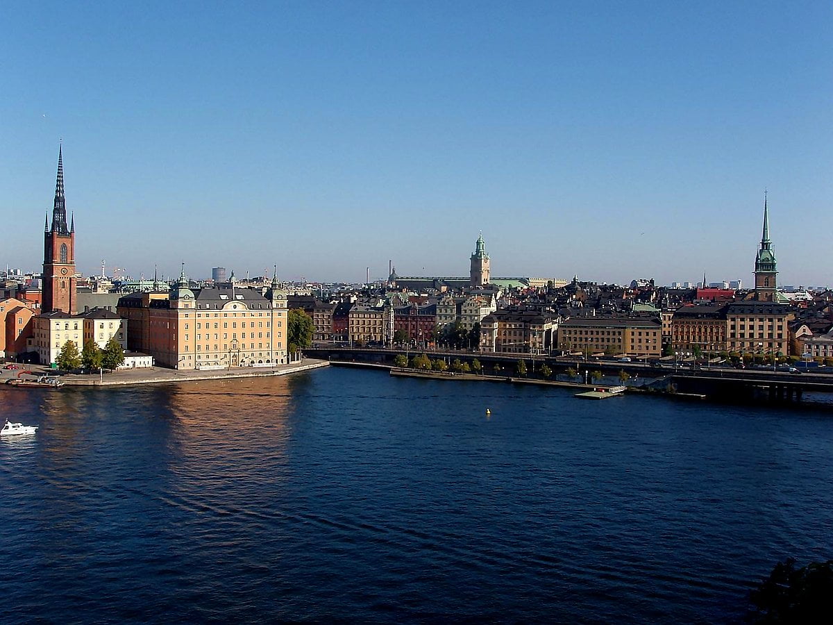 Grande rivière et ville (Hôtel de ville de Stockholm, Stockholm, Suède) : images de fond