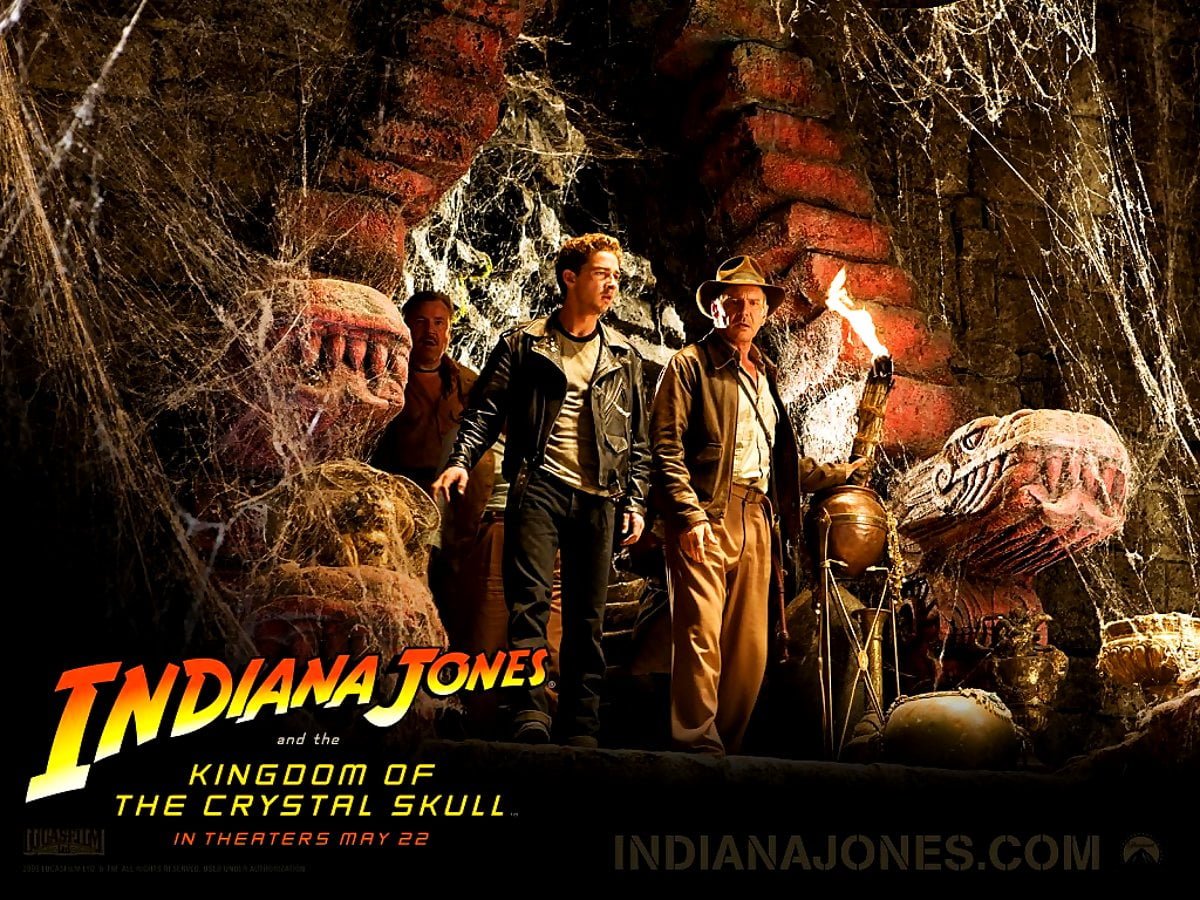 People around each other (scene from film "Indiana Jones") : wallpaper