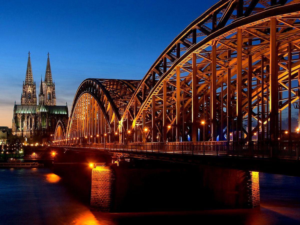 Grand pont sur l'eau et la cathédrale de Cologne (Domplatte, Cologne, Allemagne) - image pour fond d'écran 1600x1200